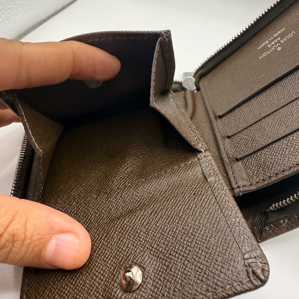 Louis Vuitton Taiga Leather Men’s zippy Wallet CA5112 - Picture 7 of 12